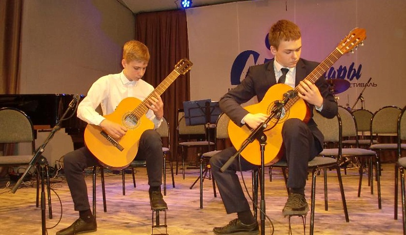 В Калуге открылся юбилейный детский фестиваль «Мир гитары»