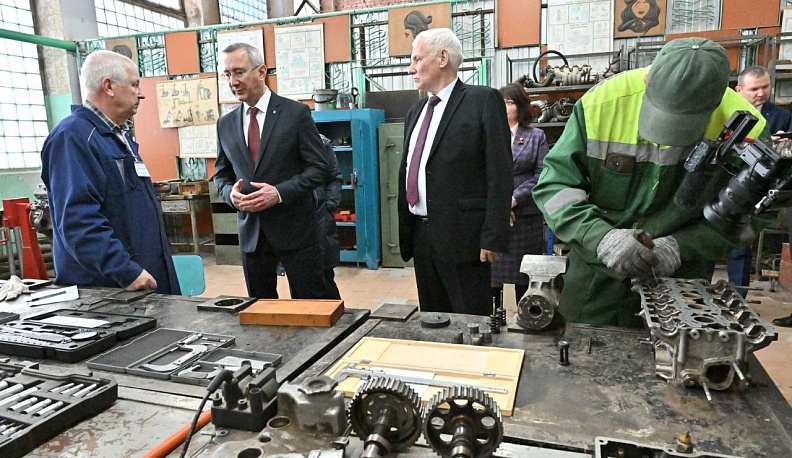 Владислав Шапша посетил Сухиничский колледж транспорта и сервиса