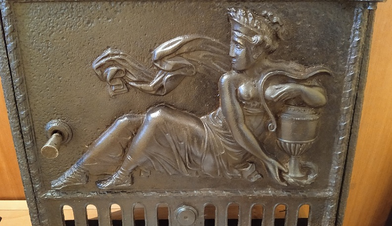 Калужанам показывают выставку старинного печного литья