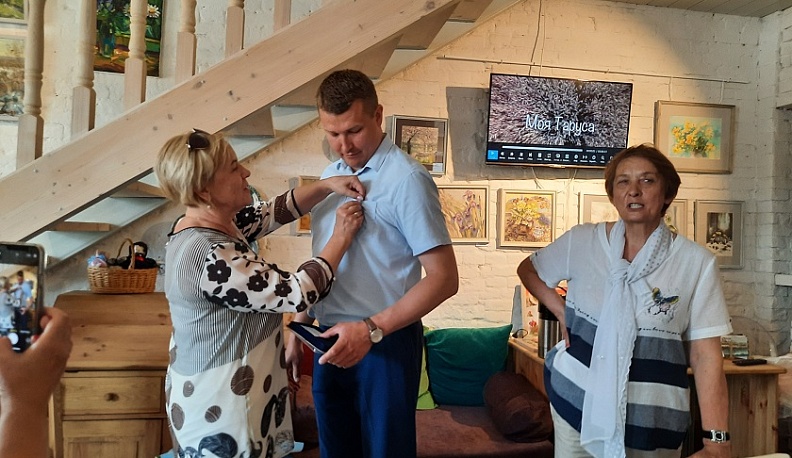 Главе администрации Тарусского района вручена медаль «Отцовская доблесть»