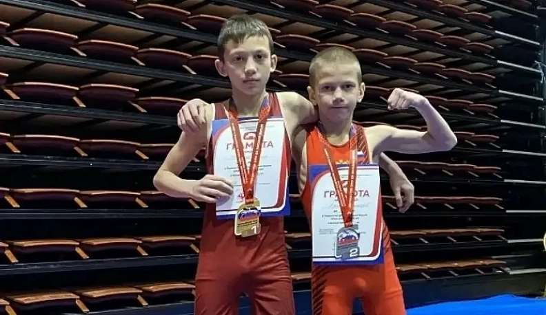 Полный комплект медалей привезли калужские борцы с Первенств ЦФО