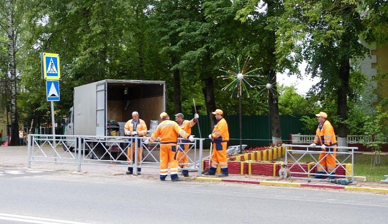 В Калужской области устанавливают пешеходные ограждения