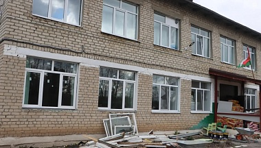 Масштабный капремонт по нацпроекту продолжают специалисты в Глазовской школе