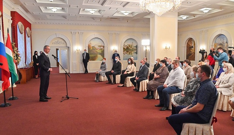 Владислав Шапша вручил награды медикам Калужской области