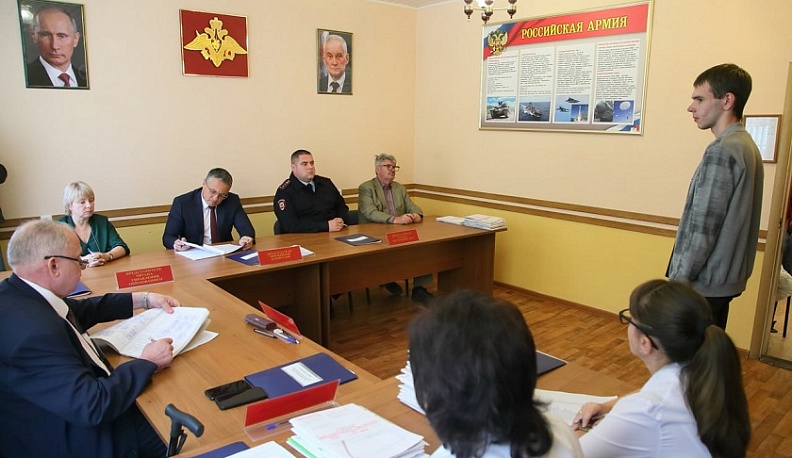 В Калуге начался осенний призыв 