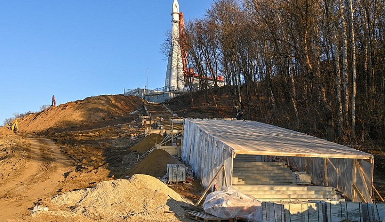 Склон под комплексом второй очереди музея истории космонавтики укреплен