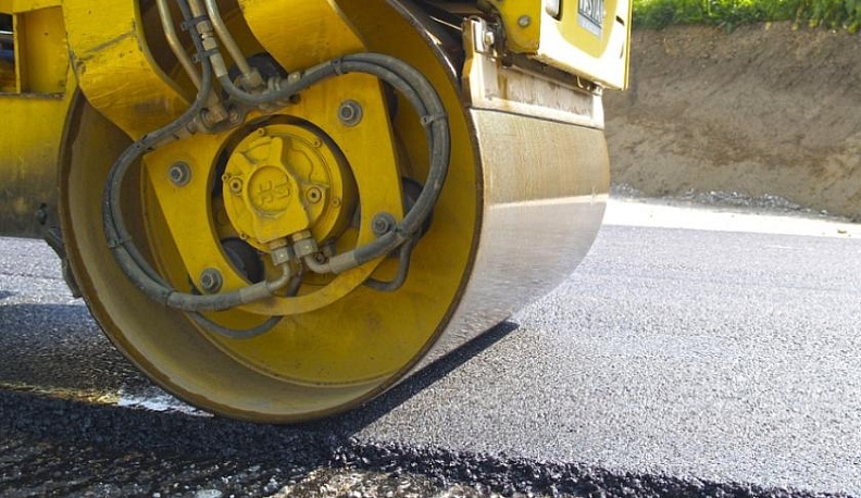 В Малоярославецком и Ферзиковском районах до конца года завершат ремонт более 12 километров дорог