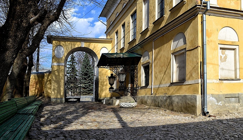 В конце недели завершатся работы по реконструкции двора Калужского областного краеведческого музея