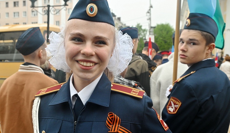 В Калуге прошел смотр строя и песни среди юнармейцев и учеников кадетских классов