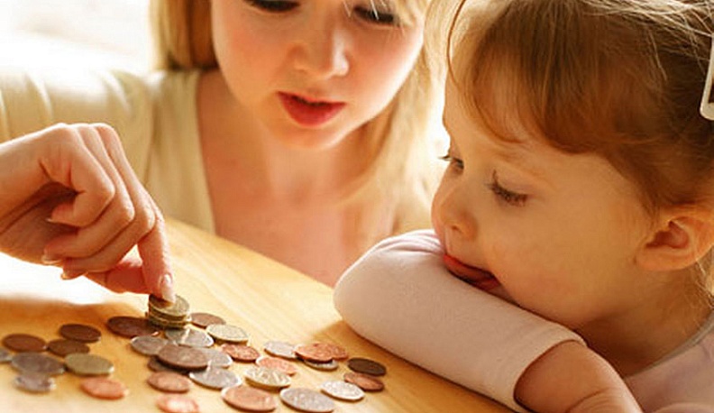 В правительстве области рассказали о том, какие выплаты получают семьи с детьми