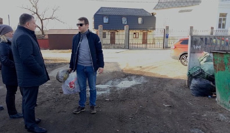 Единороссы проверили контейнерные площадки в Анненках