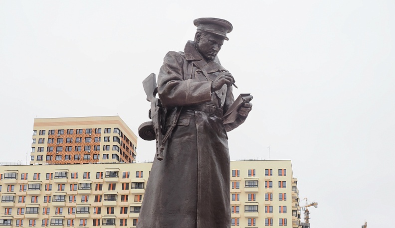 На Правом берегу открыт памятник «Защитнику Отечества от благодарных потомков»