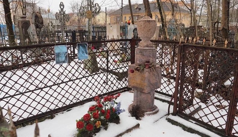 Могила Оболенского на Пятницком кладбище.