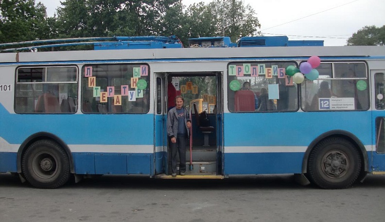 По Калуге проехал «Литературный троллейбус»