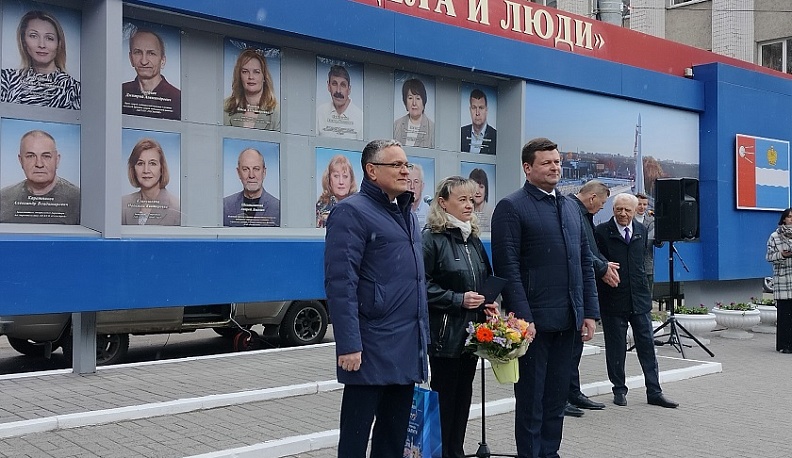 В преддверии Праздника Весны и Труда в Калуге обновили Доску почета