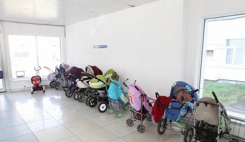 В Калужской области девушка стала мамой в 15 лет