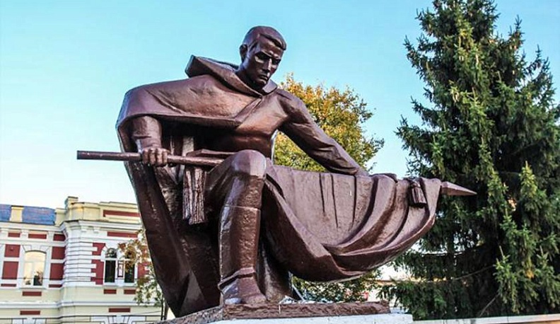 Средь прочих дат одна есть дата