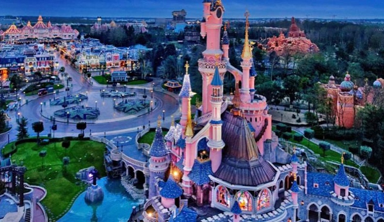 Семейный отдых весной: 5 идей для незабываемого путешествия