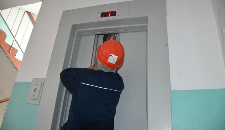 В Обнинске меняют лифты 