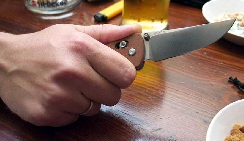 Житель Калужской области чуть не убил тетку за столом