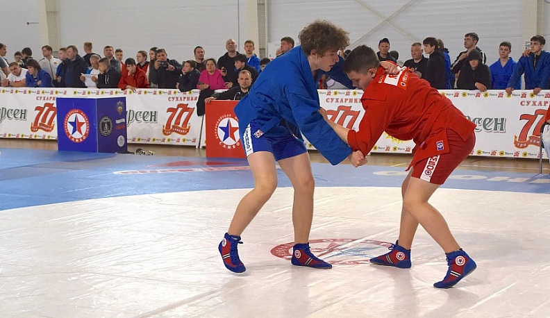 Самбисты из Калужской области завоевали целый набор медалей на Первенстве Центрального федерального округа