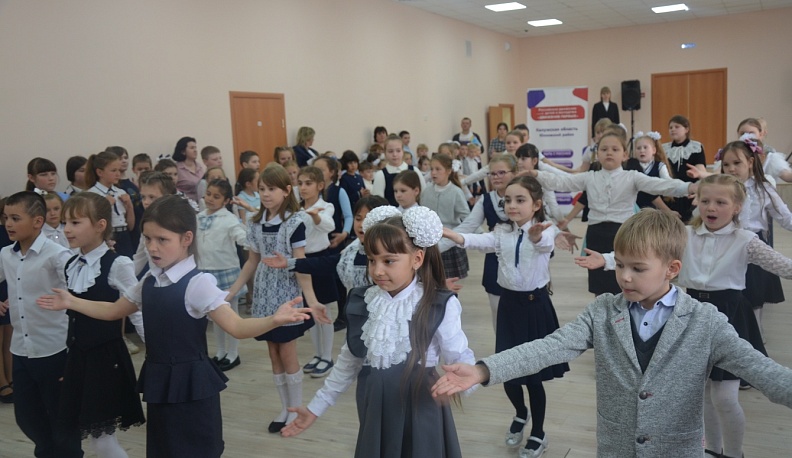 Школьники Юхновского района пополнили ряды «Орлят России»