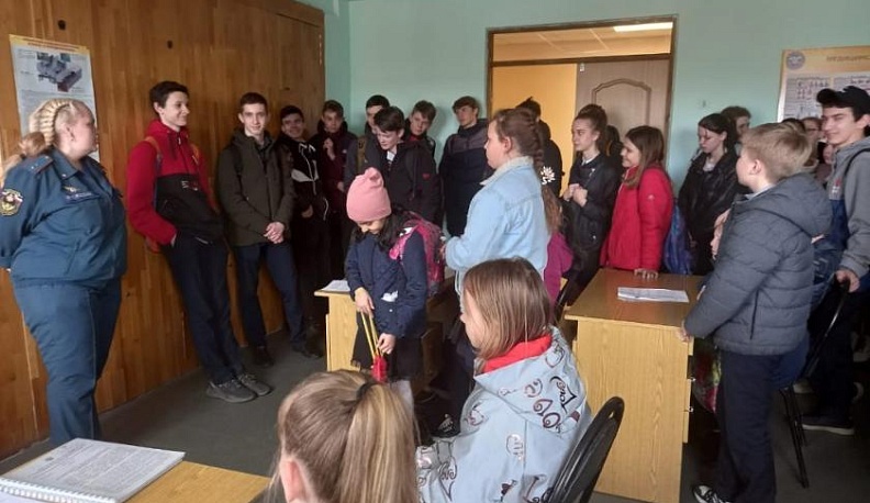 Школьники Жуковского района встретились с огнеборцами