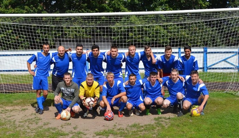 Шахматы на зелёном поле