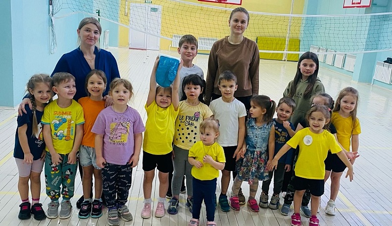 В Ферзиковском районе для детей устроили проводы Деда Мороза и Снегурочки