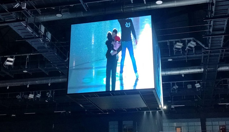 Калужанин сделал предложение своей девушке перед хоккейным матчем