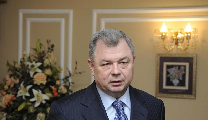 Анатолий Артамонов поздравил калужских учителей с праздником