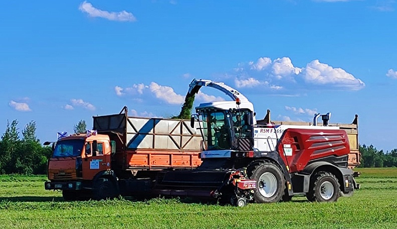 На смену завершающейся посевной кампании уже пришла  заготовка кормов