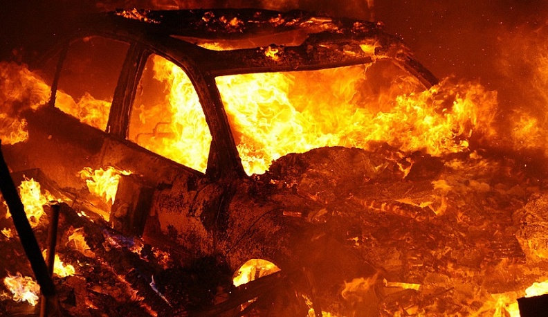 Житель Дзержинского района украл и поджег автомобиль