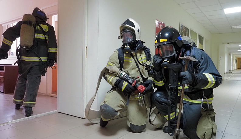 В Калуге в Тимирязевской академии тушили учебный пожар