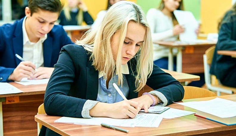 Людиновские выпускники написали итоговое сочинение