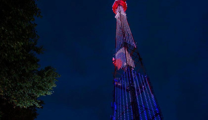 В Калуге на телевышке включили праздничную иллюминацию