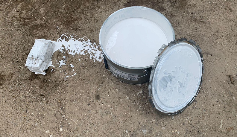 Заключенным исправительной колонии в Калужской области попытались провезти 6 мобильных телефонов в ведре с краской