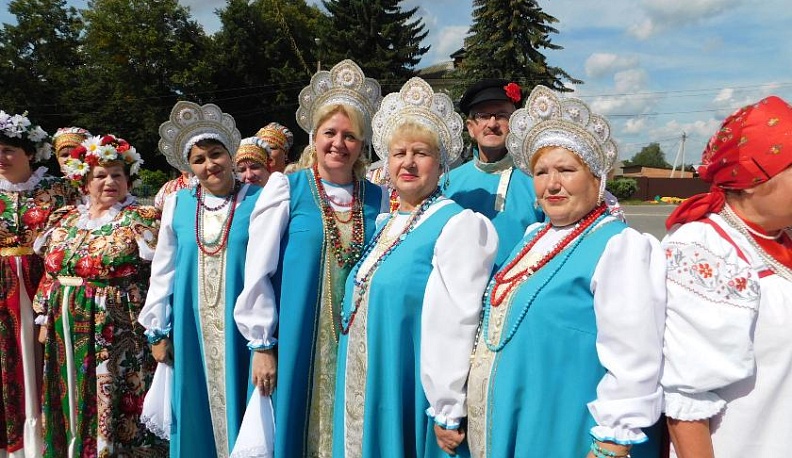 «У русских песен крылья лебединые»