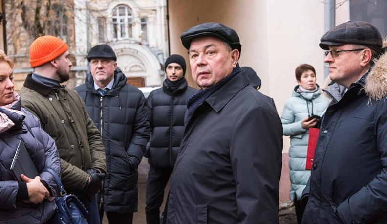 Губернатор обсудил с архитекторами и жителями Театральной перспективы реконструкции дворов