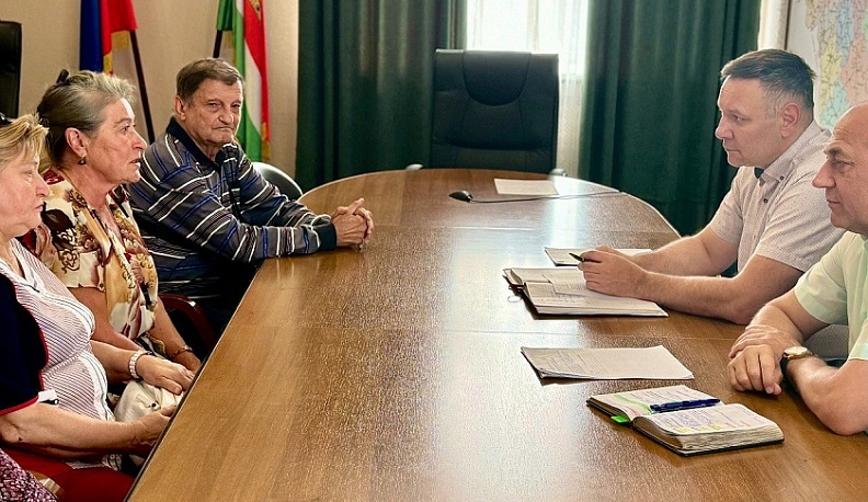 В деревне Староскаковское Дзержинского района обустроят остановку для общественного транспорта 