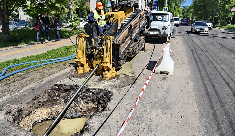 Водоканал в Калуге перекладывает коммуникации перед дорожным ремонтом