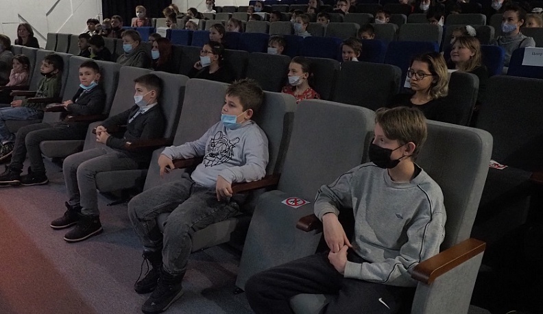 Калужанам в десятый раз показали спектакль «Лётчик и Маленький принц»