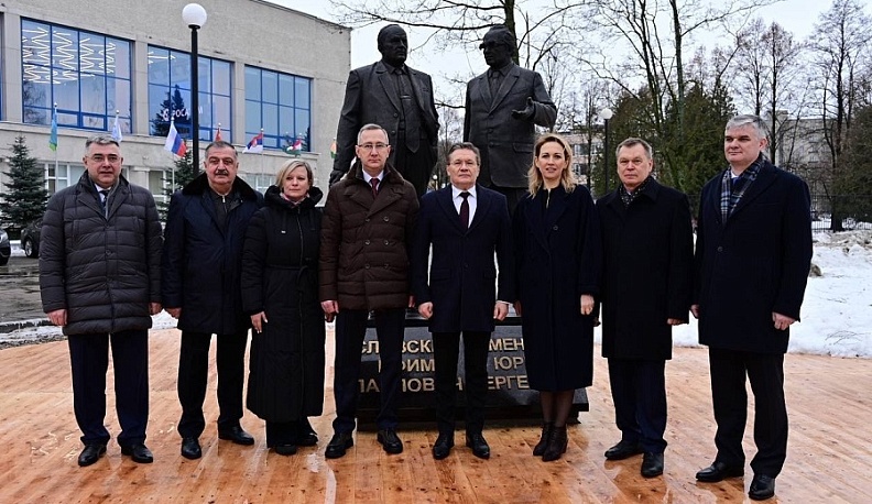 В Обнинске появился памятник Ефиму Славскому и Юрию Семендяеву