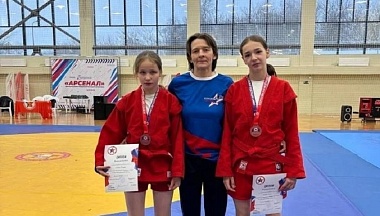 Полный комплект медалей везут калужские самбистки с первенства ЦФО