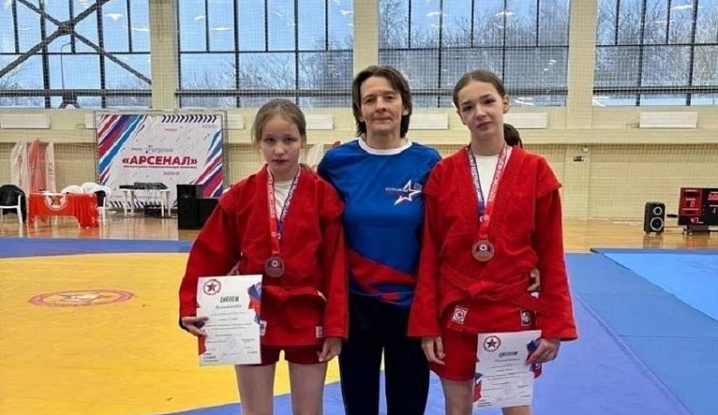 Полный комплект медалей везут калужские самбистки с первенства ЦФО