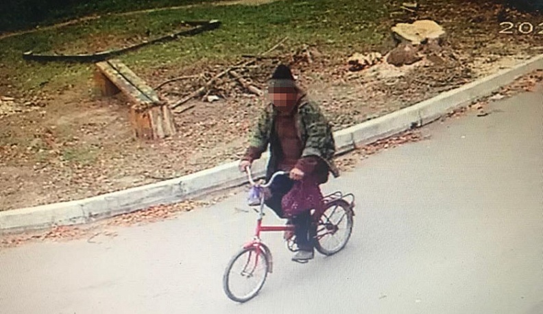 В Жуковском районе велосипедист ограбил женщину