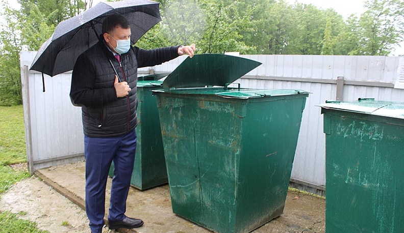 Депутат областного заксобрания проверил ферзиковские мусорные площадки 