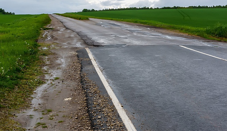 Пятикилометровый участок дороги от Ломакино до Мещовска отремонтируют