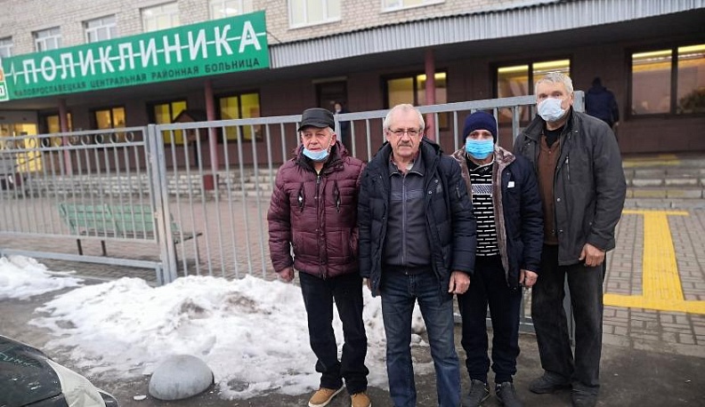 Малоярославецкие водители помогают медикам