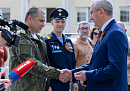 Владислав Шапша вручил ключи от машины участнику СВО